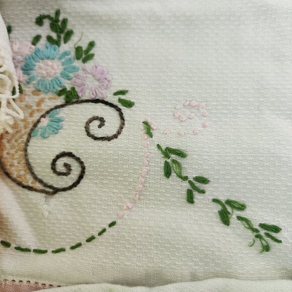 Vintage Handmade Assorted Needlepoint Dresser Scarves Towels Doilies - Picture 2 of 7